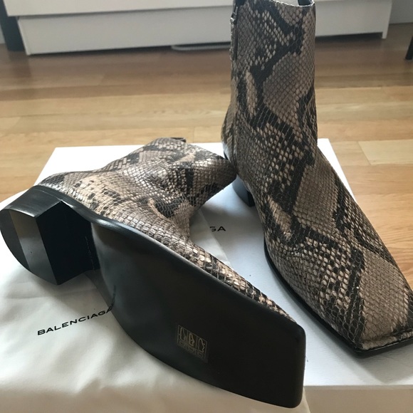 BALENCIAGA PYTHON BOOTS - Picture 2 of 5